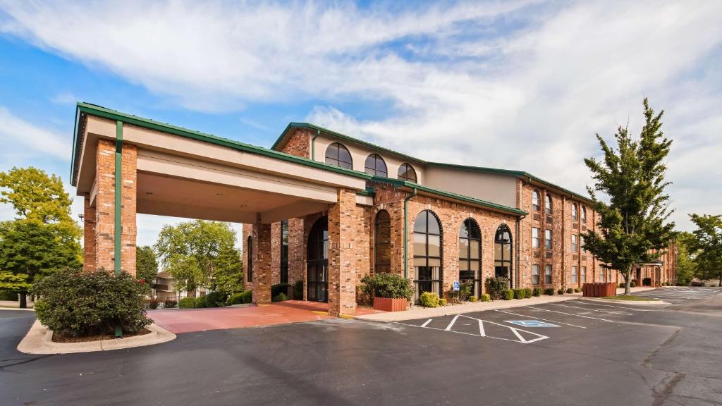 One of the Best Hotels In Branson: Best Western Music Capital Inn ($124 per night)