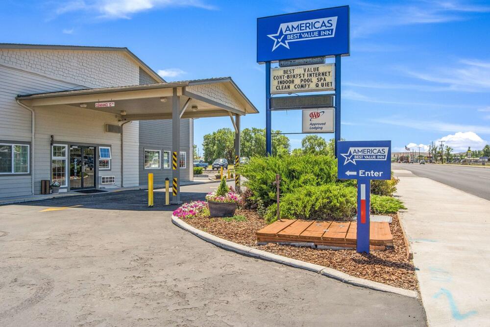 Outside view of Americas Best Value Inn and Suites -Yucca Valley