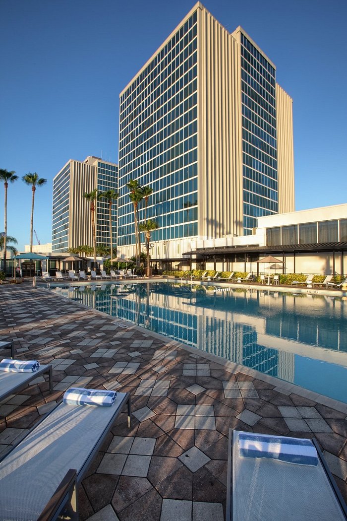 DoubleTree by Hilton at the Entrance to Universal Orlando