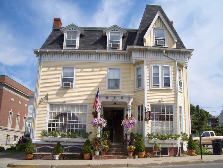 Burbank Rose Inn Bed & Breakfast Best hotel in Newport RI